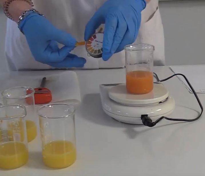 Comment supprimer l’acidité d’un jus d’orange, tout en le gardant bon?